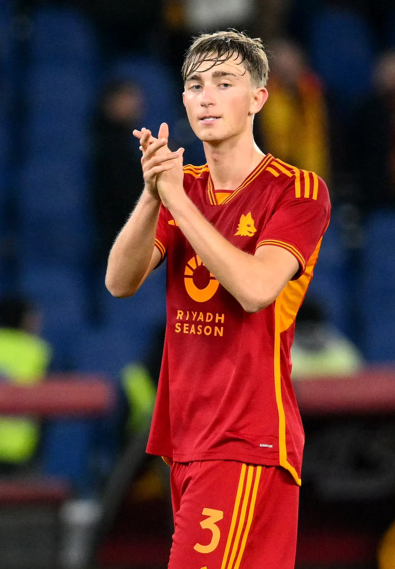 包含穆雷回归赛场，挺进下一轮首场状态亮眼，拜仁观众沸腾！的词条