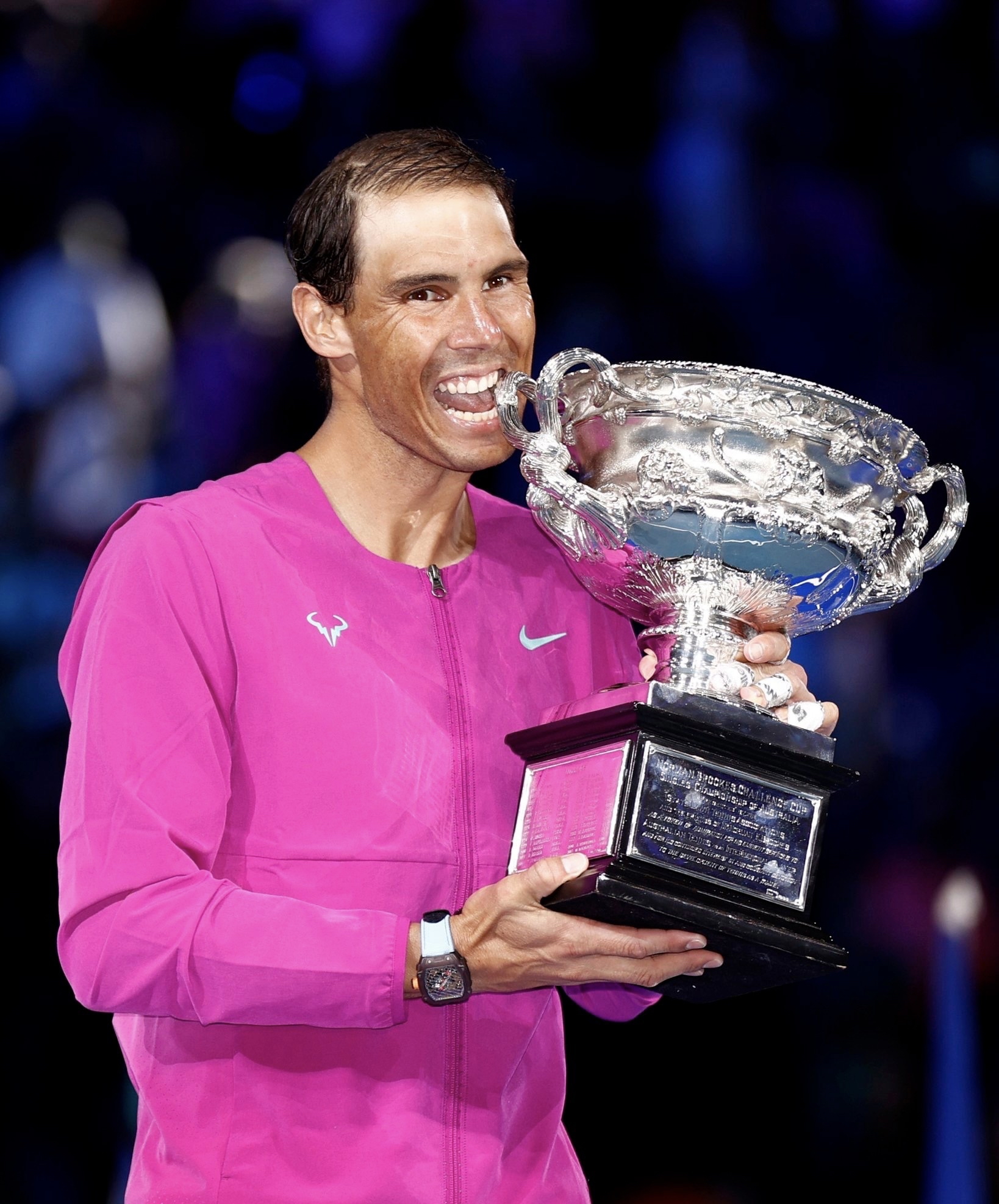 旺财28-纳达尔回归赛场，精彩发挥首场状态亮眼，公牛观众沸腾！的简单介绍